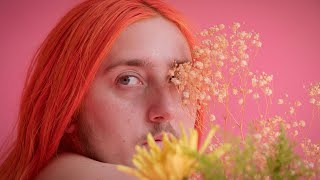 LARRY (they/them) előzetes