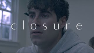 Closure előzetes