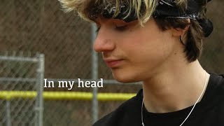 In my head előzetes