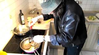 Cheeseburgers, Legs, Guitar Solos előzetes