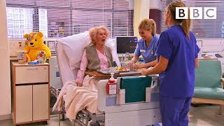 Catherine Tate's Nan vs Holby City előzetes