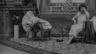 A Victorian Lady in Her Boudoir előzetes
