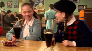 Molly és Emily előzetes