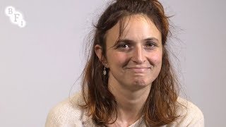 A szent és a farkas előzetes